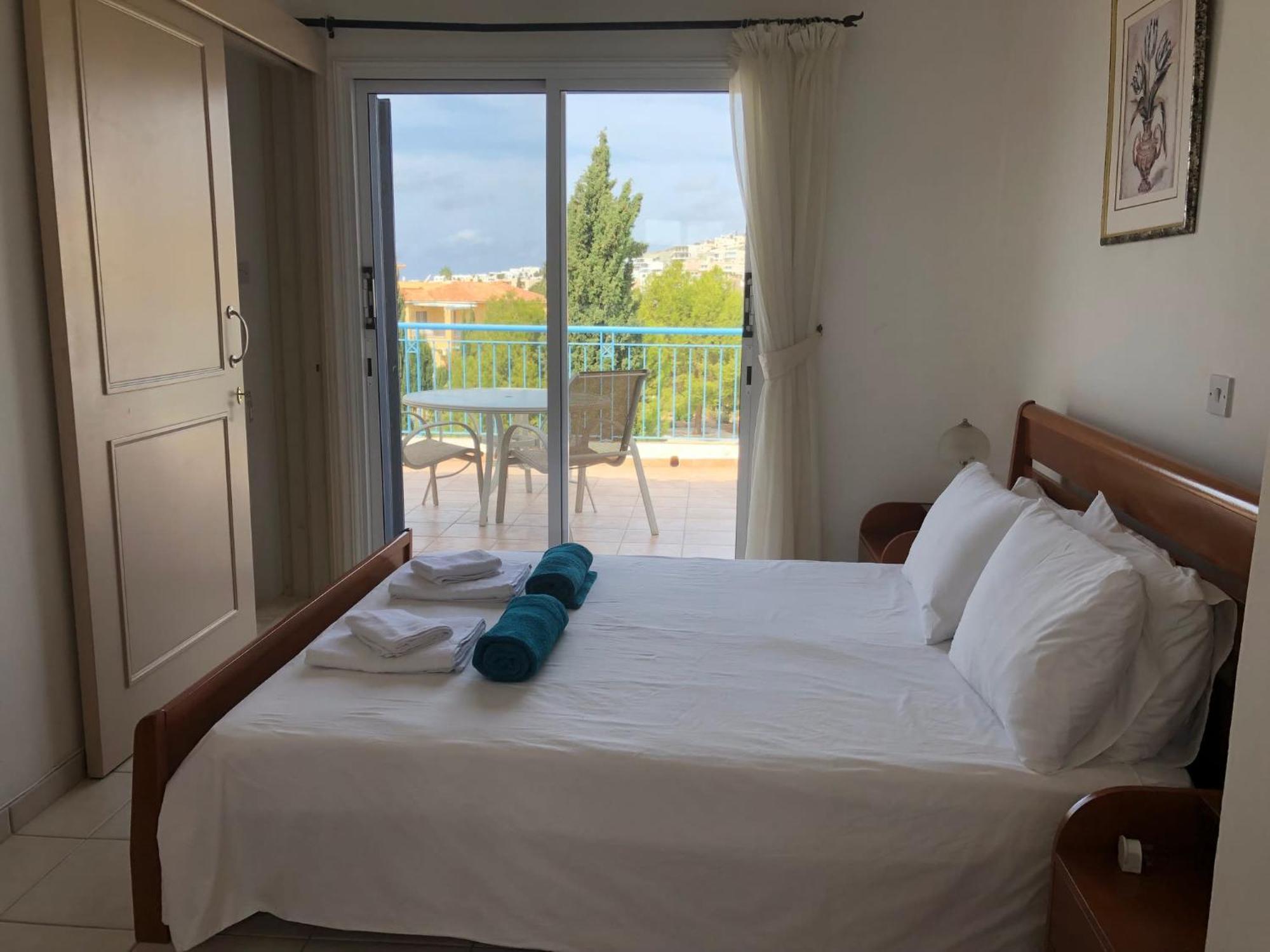 Regina Gardens - Spacious 3 Bed, 2 Bath Maisonette Paphos Exteriér fotografie