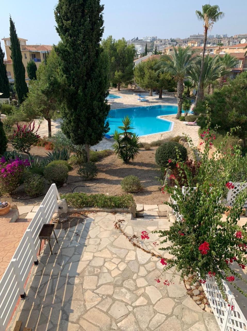 Regina Gardens - Spacious 3 Bed, 2 Bath Maisonette Paphos Exteriér fotografie