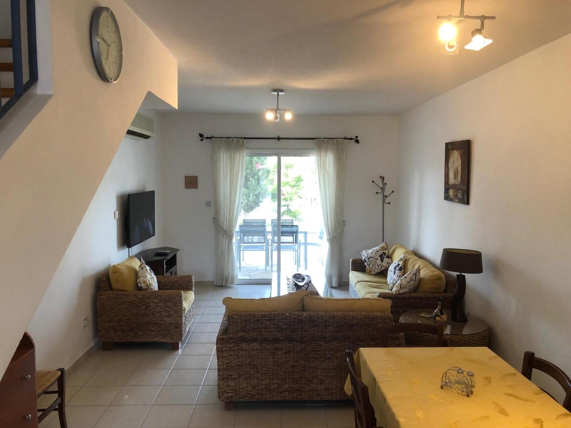 Regina Gardens - Spacious 3 Bed, 2 Bath Maisonette Paphos Exteriér fotografie